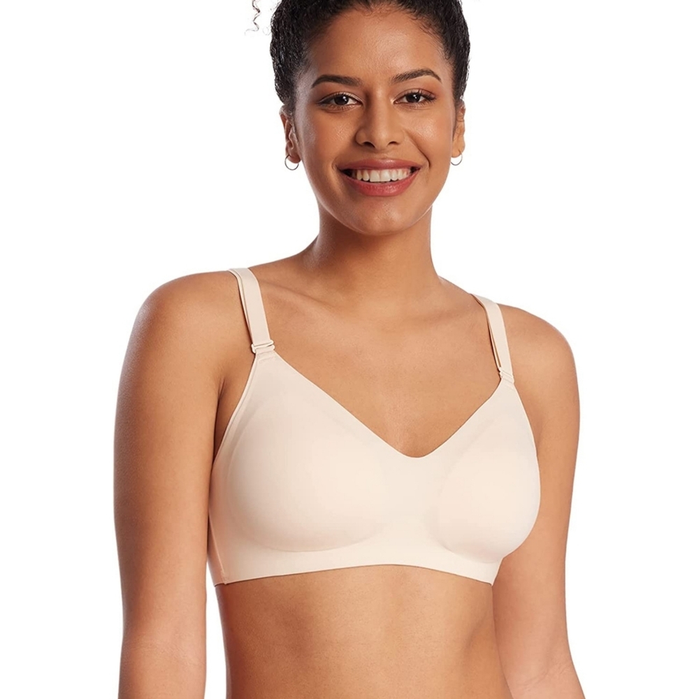 NWT Women's Soft Nude Seamless Padded Bra